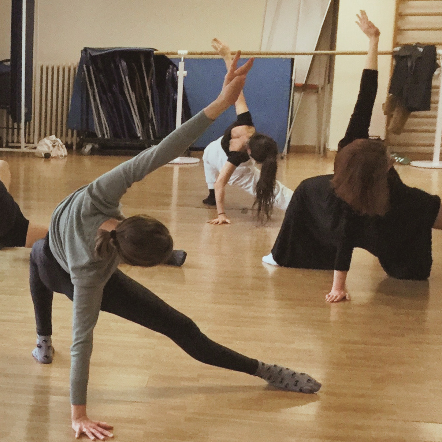 Cotisation annuelle — 3 cours par semaine — 4h30 de pratique - Danse, Barre au sol ou Yoga